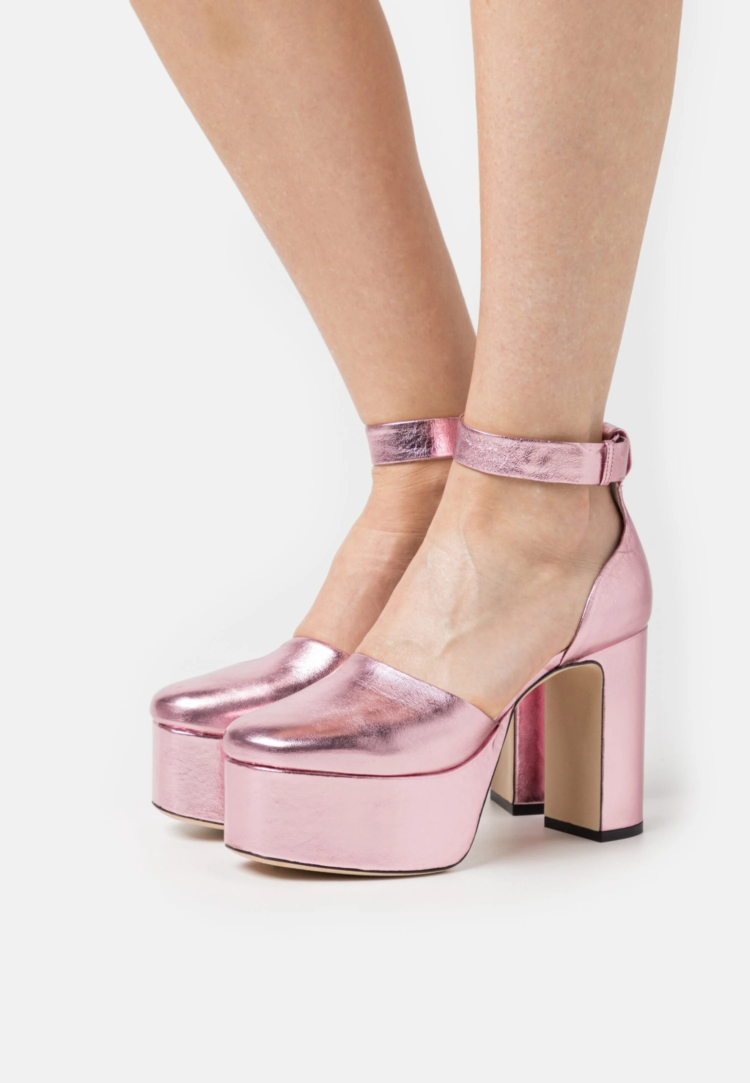 BY FAR Barb Metallic- Plateaupumps - Pink